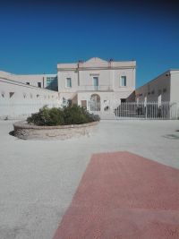biblioteca E. Lussu nel parco di Monte Claro